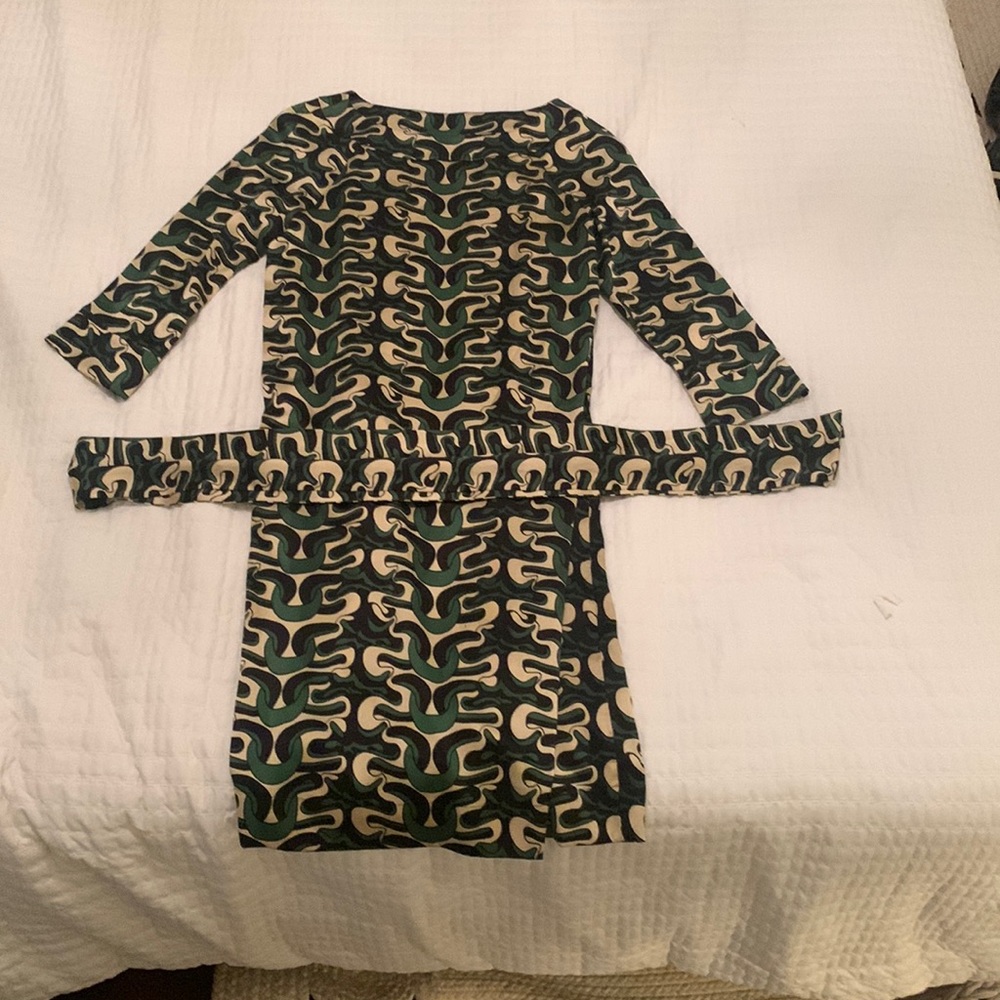 Diane vonfurstenberg dress, size 4, green, and cream.